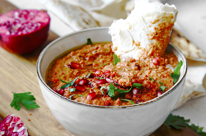 Muhammara, pasta z papryki i orzechów włoskich