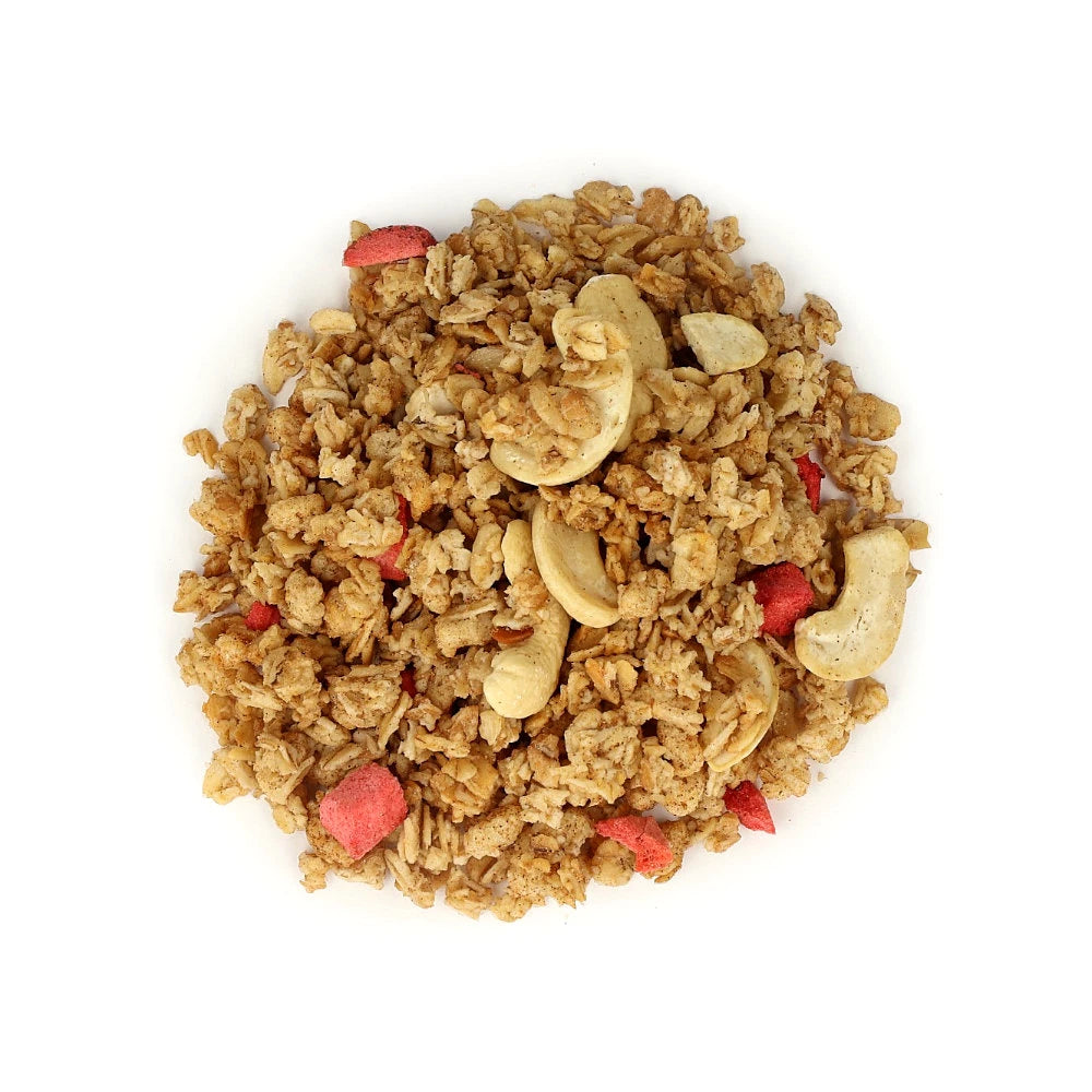 Widok z góry na produkt Granola truskawkowa z orzechami nerkowca i cynamonem 500 g