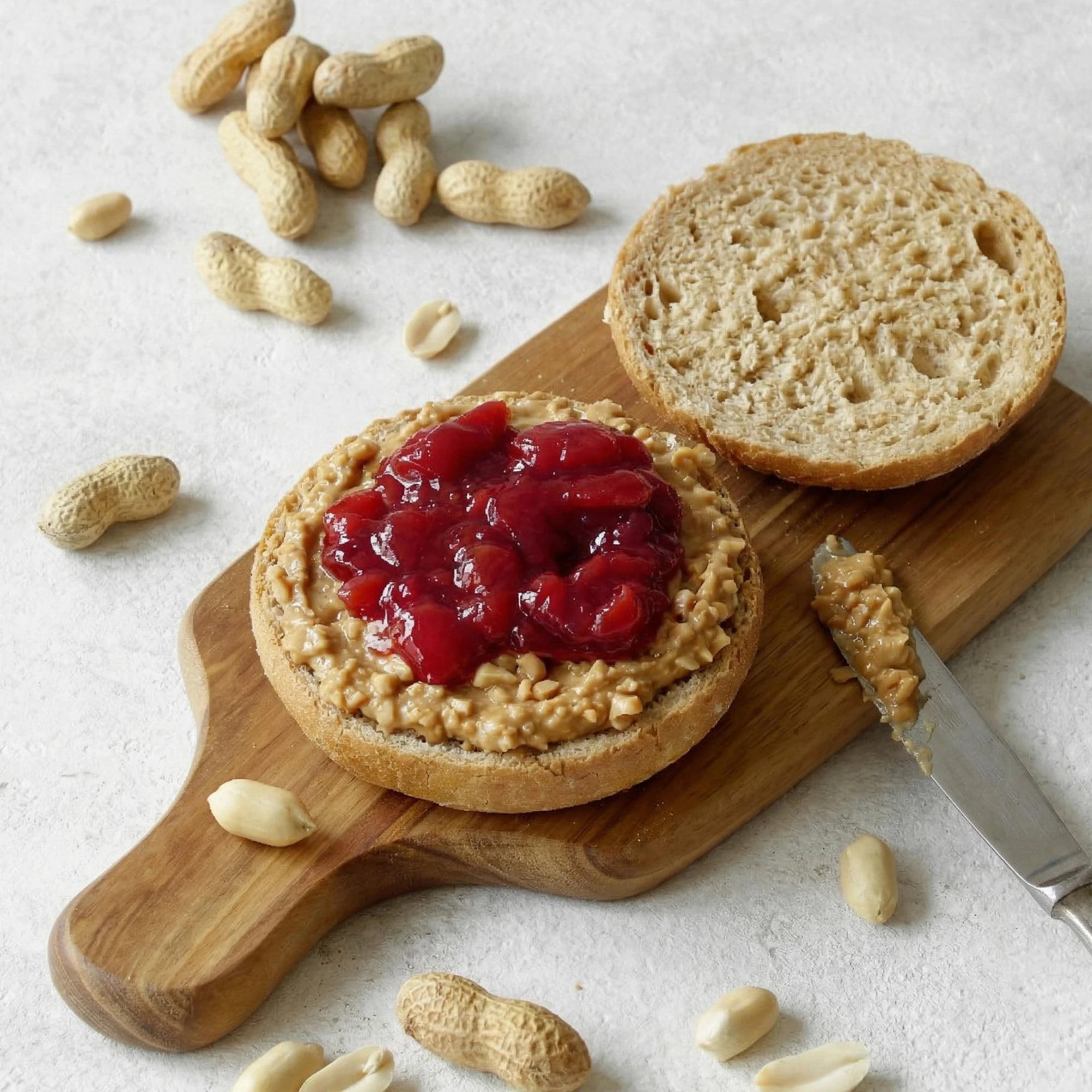 Na zdjęciu pokazano strukturę produktu: krem z orzechów ziemnych crunchy.