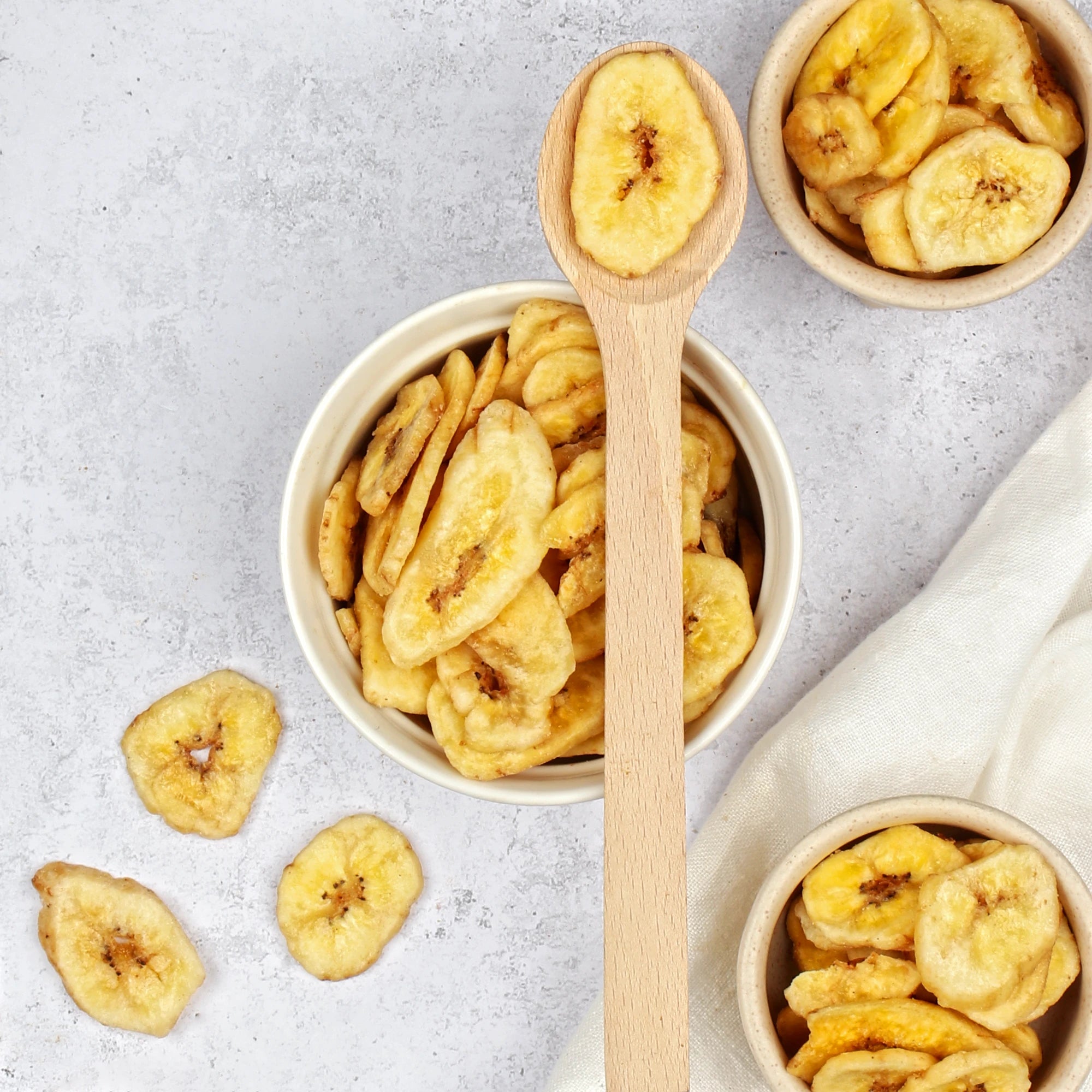 Na zdjęciu pokazano produkt: chipsy bananowe.