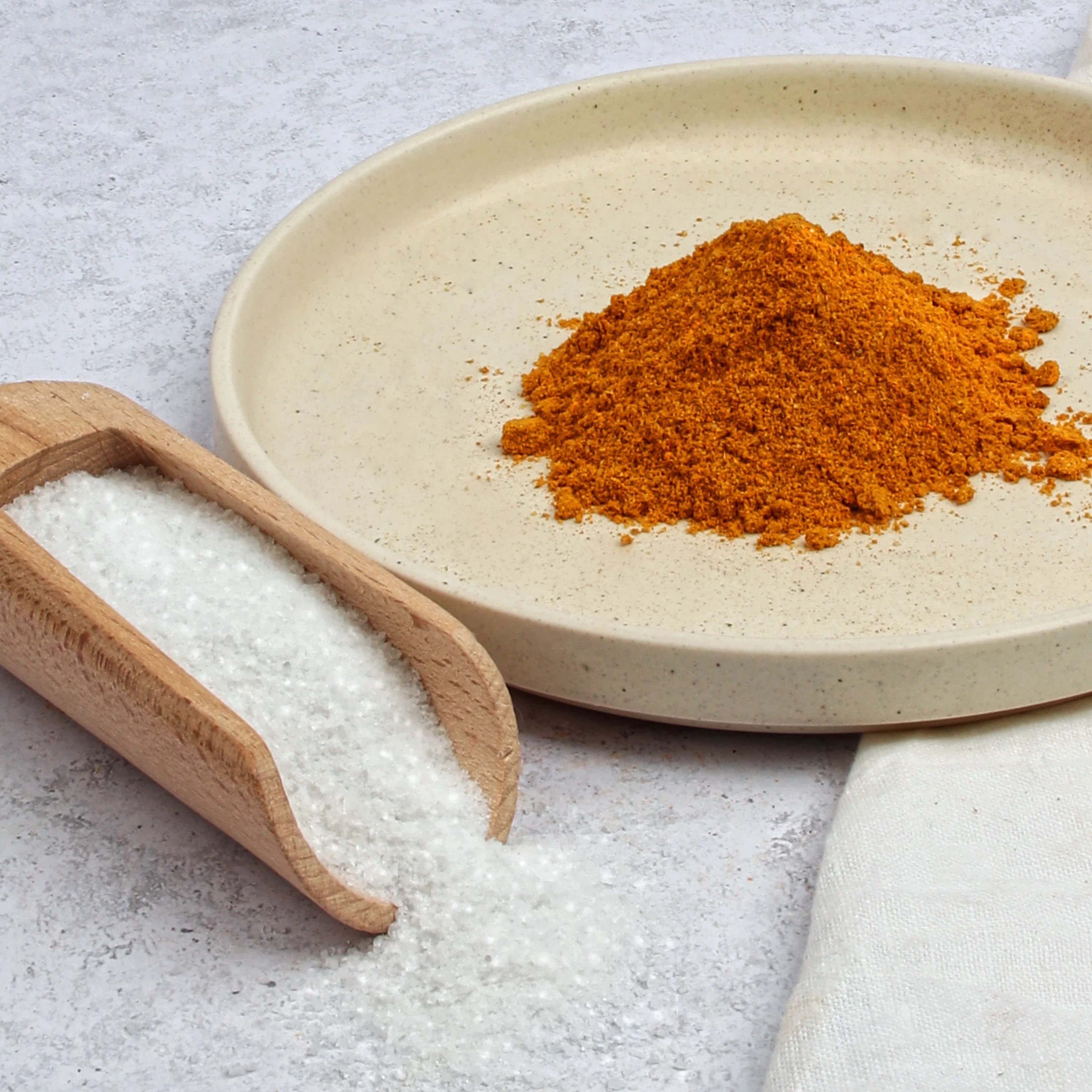 Na zdjęciu pokazano zbliżenie produktu: przyprawa curry.