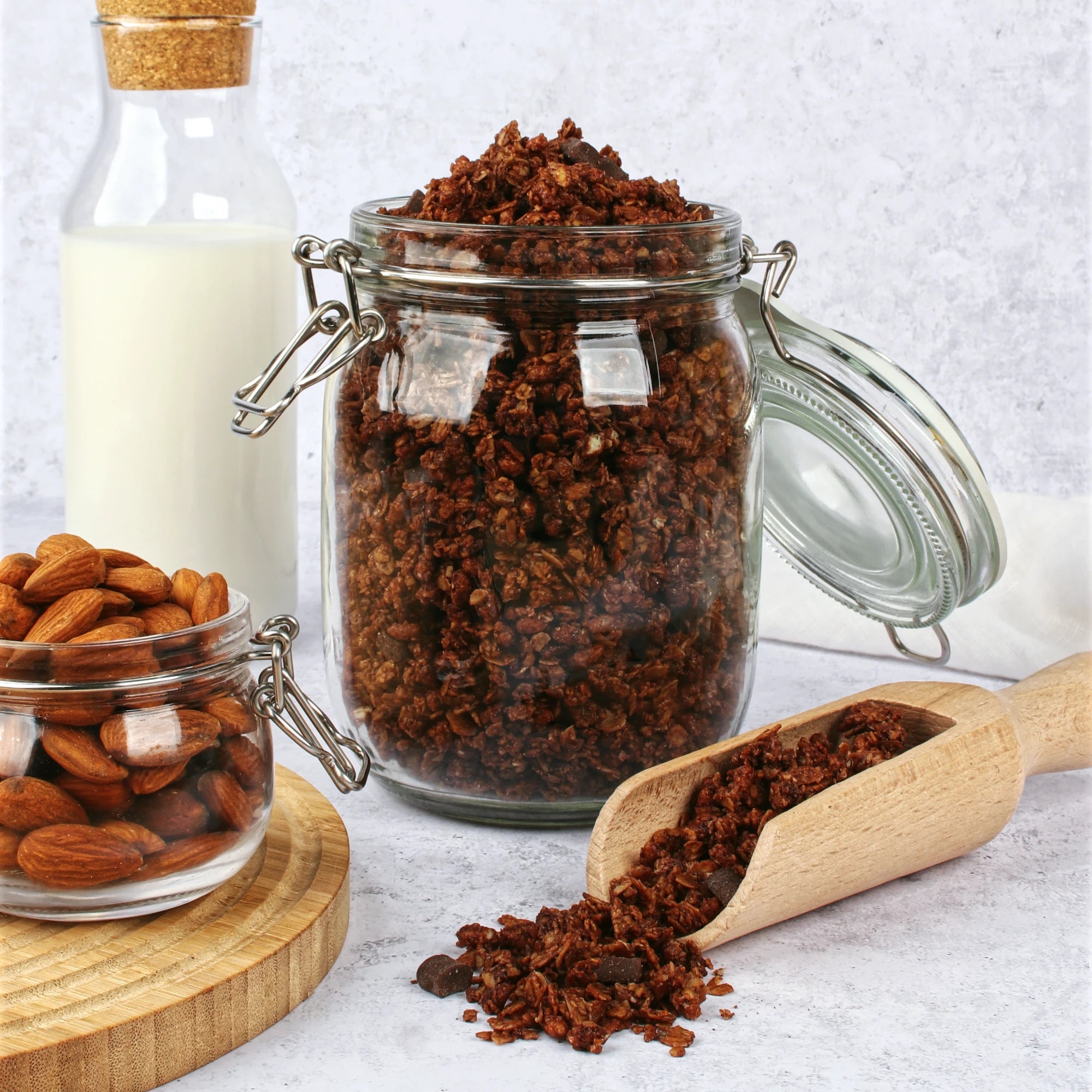 Na zdjęciu pokazano produkt: granola czekoladowa.