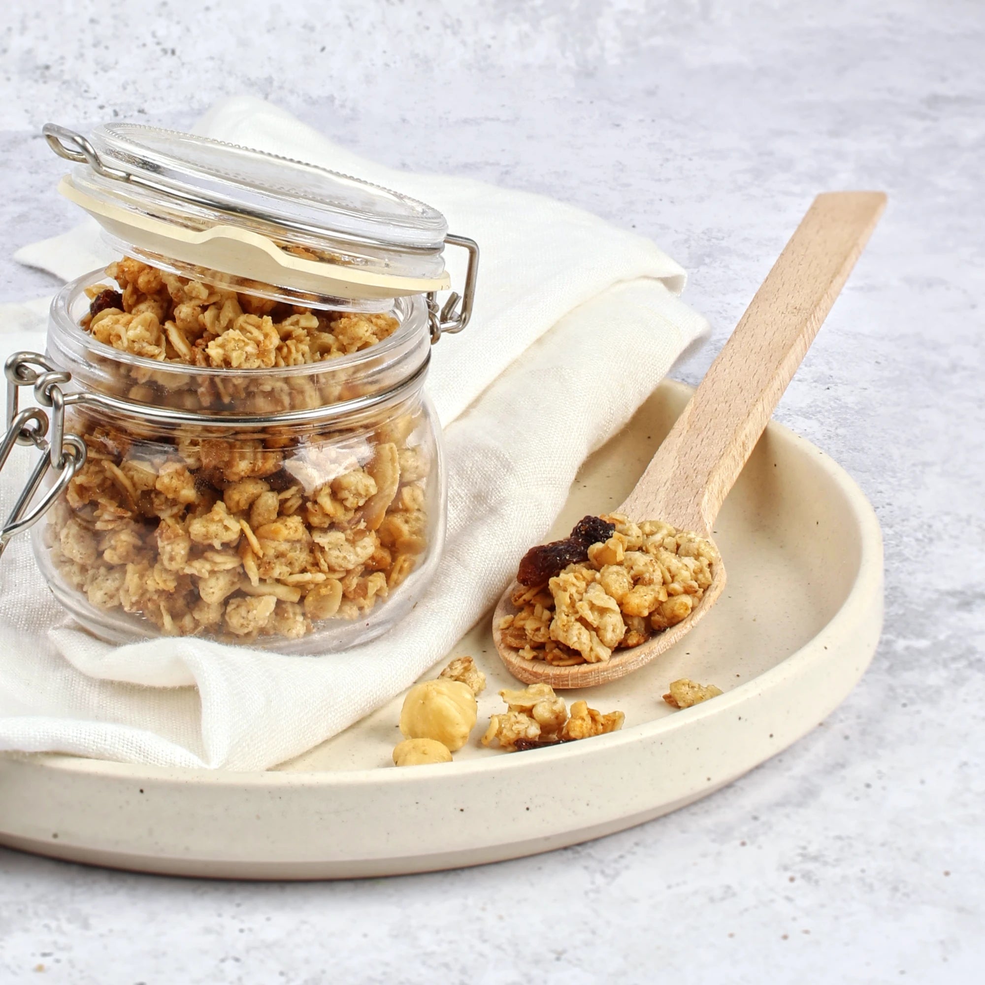 Na zdjęciu pokazano strukturę produktu: granola klasyczna.