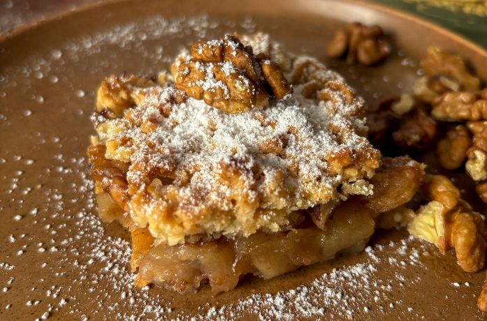 Szarlotka z orzechami włoskimi