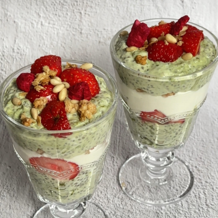 Deser chia matcha-truskawka