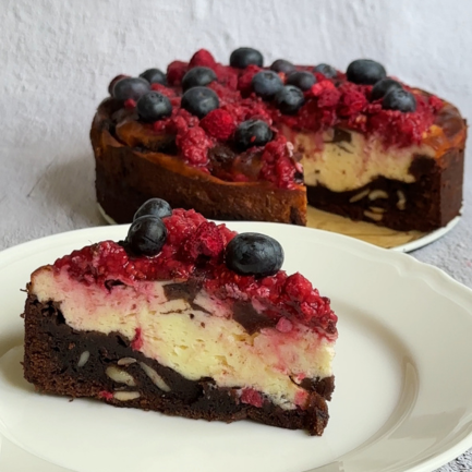 Sernikobrownie z malinami